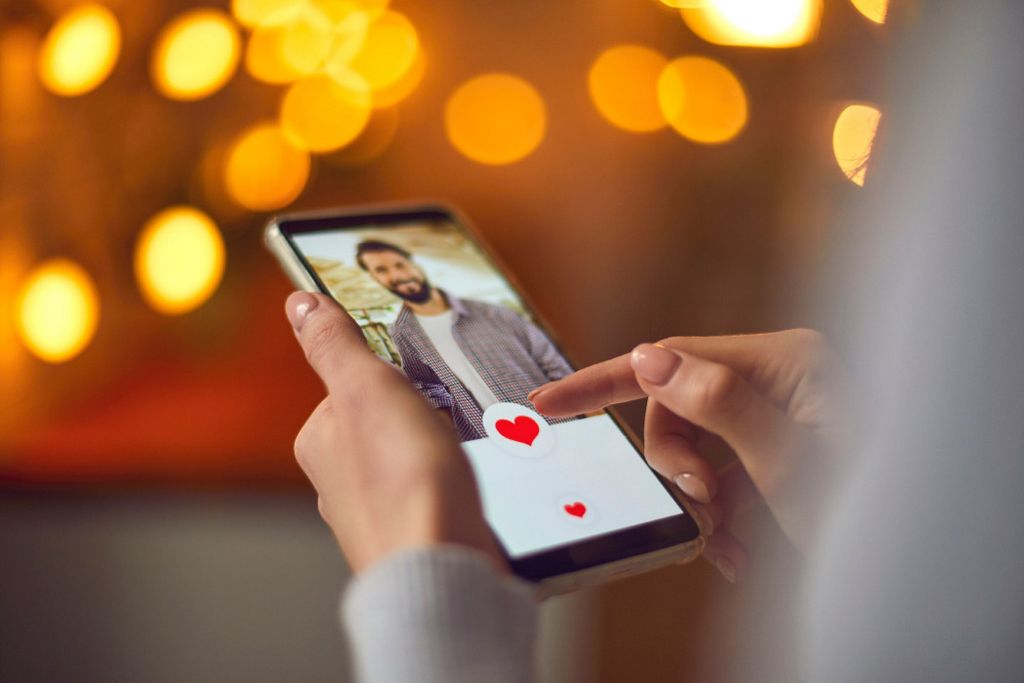 Pros and Cons of Nikadate Internet Dating Site